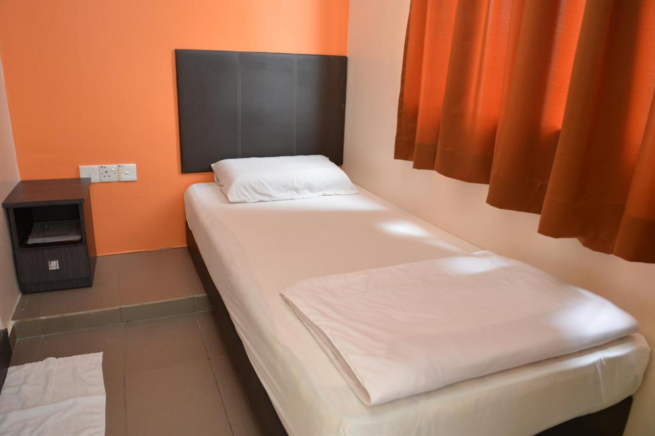 Gf Wonderful Hotel Pontian Kecil Exterior foto